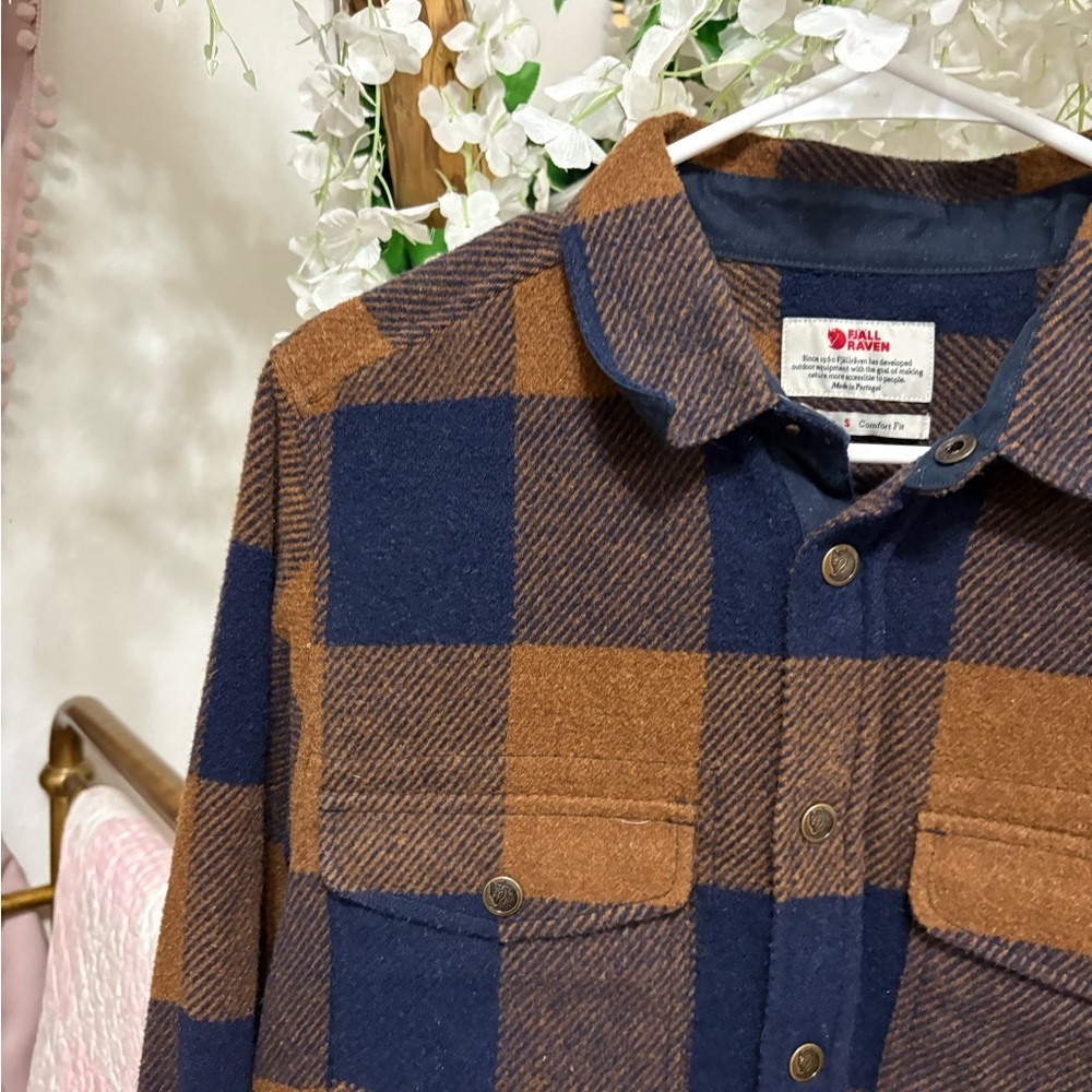 Fjallraven Men’s Brown and Navy Plaid Lightweight Shirt Jacket - Picture 7 of 11